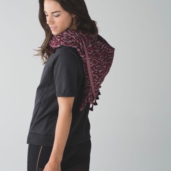 🛑 {SOLD} Lululemon Sun To Moon Scarf - Picture 2 of 6